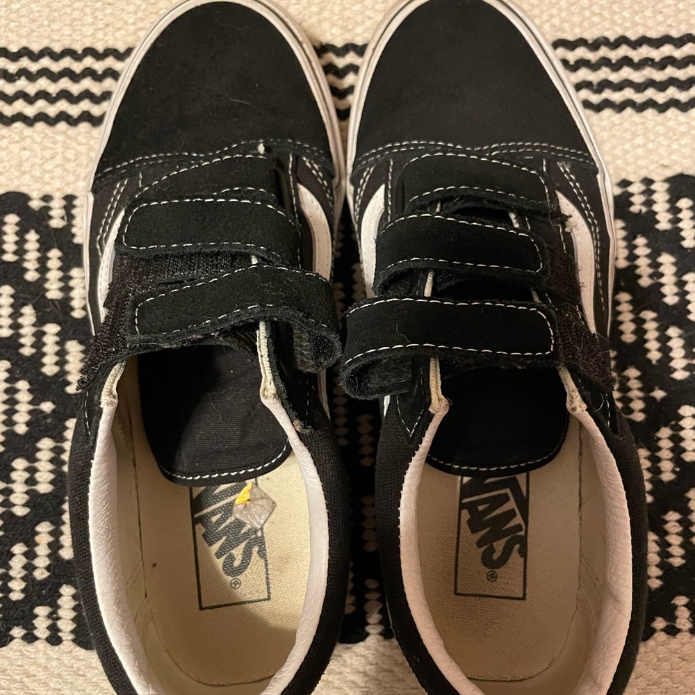 Gently worn retro suede women’s Vans. Black size 9